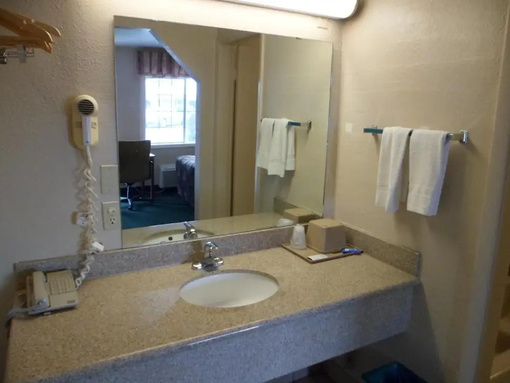 Desert Hills Motel