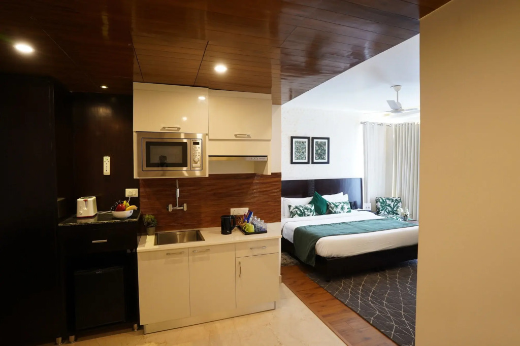 Rockland Hotel, C.R Park