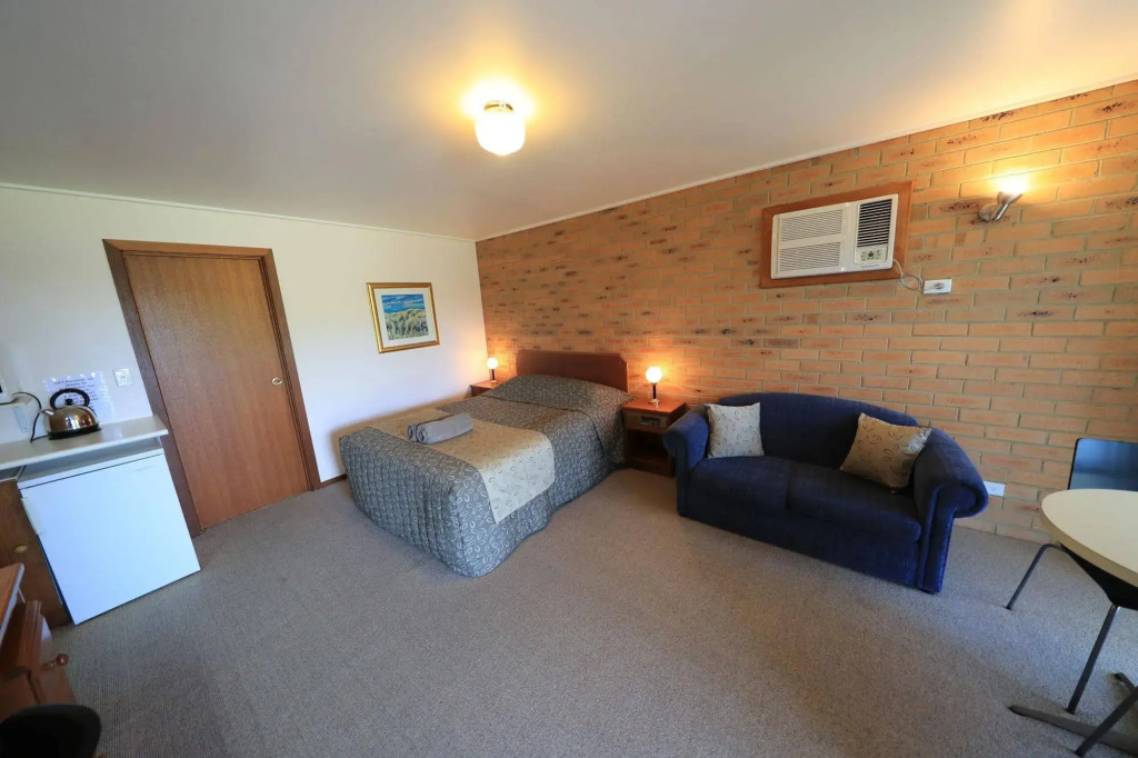 Quays Motel San Remo