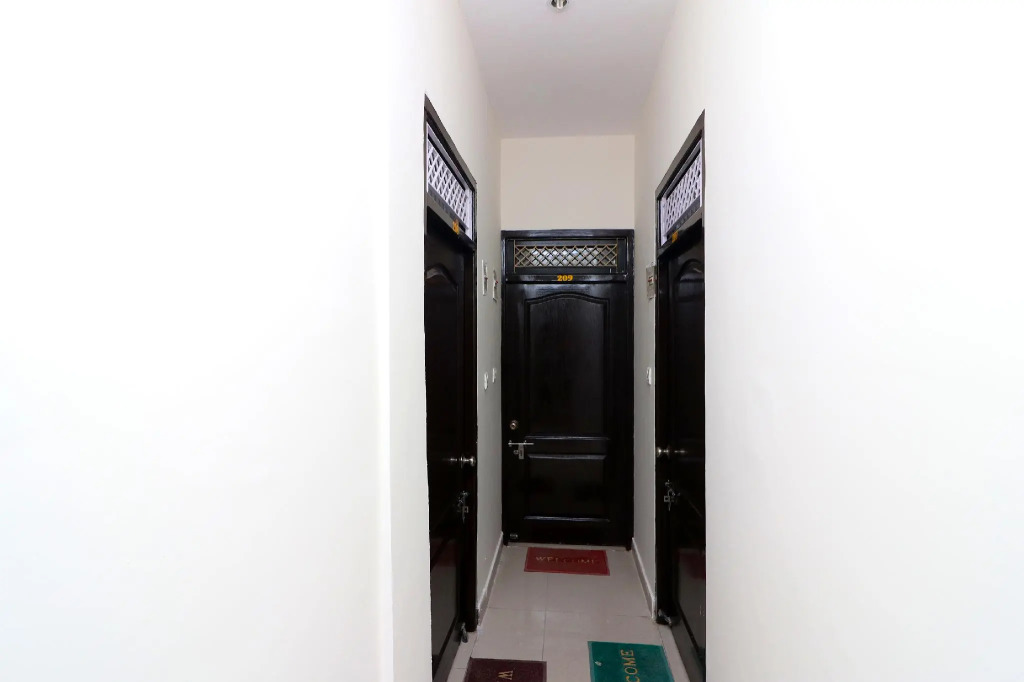 OYO 23302 New Delhi Guest House