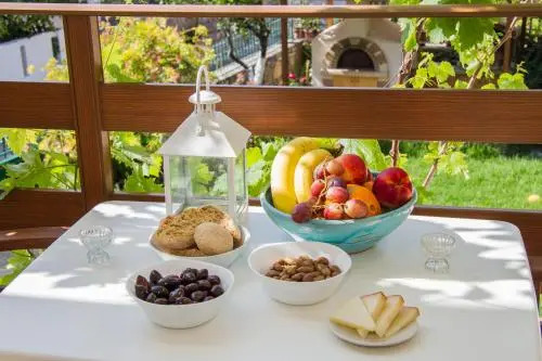 Zorbas Hotel Apartments & Studios