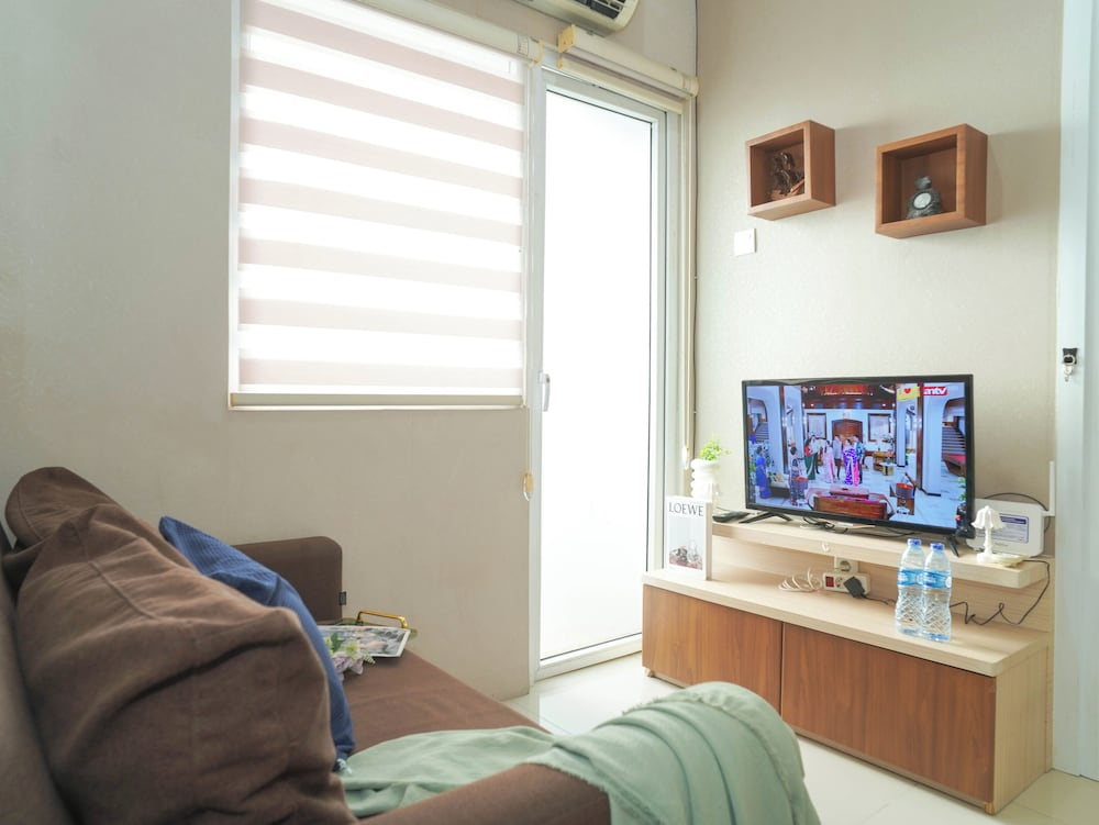 Homelike And Neat 2Br At Apartment Green Pramuka City