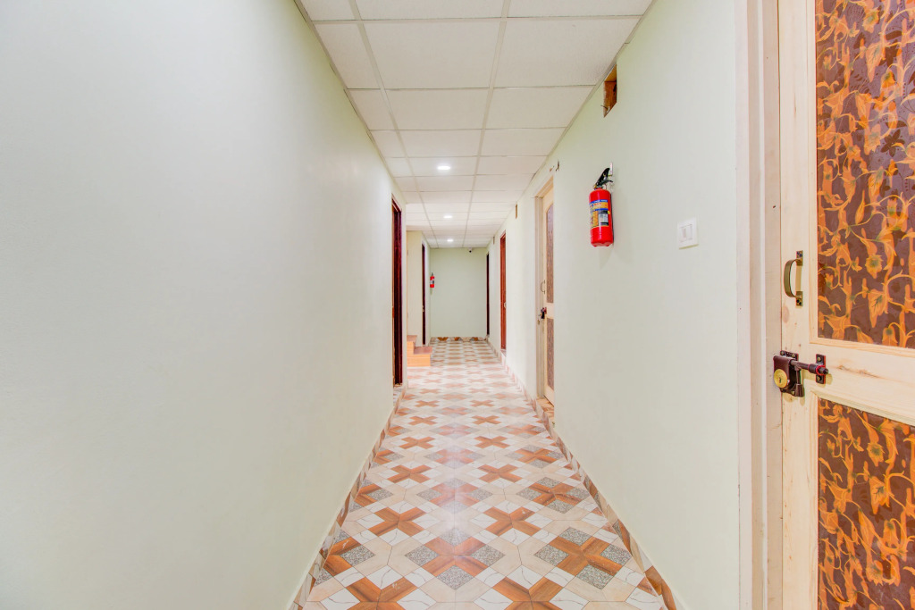 Collection O Airport Road Solina