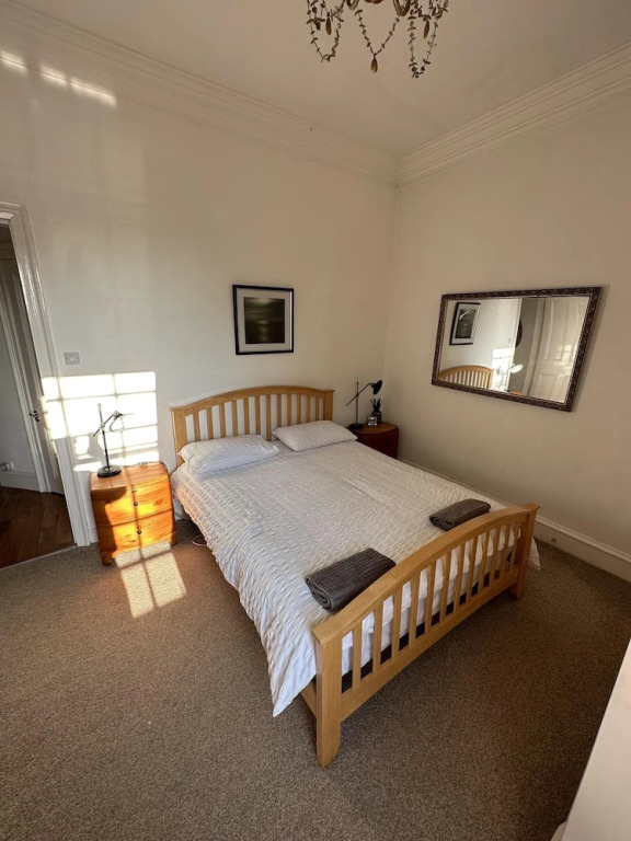 Charming 2-bedroom Apartment Located in Ayr