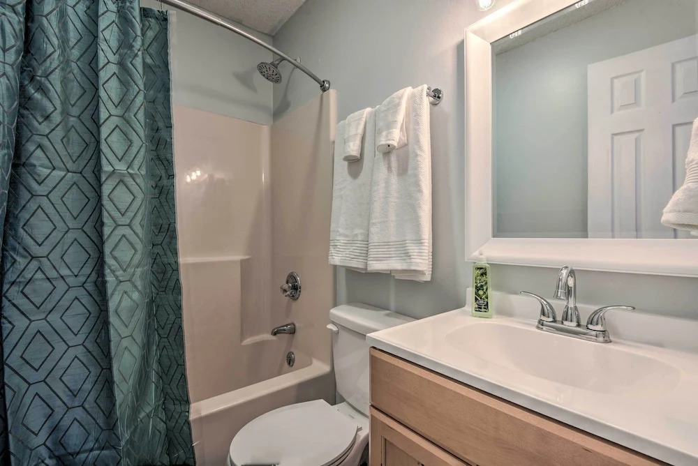 Near Mt Airy Casino: Mount Pocono Condo w/ Balcony