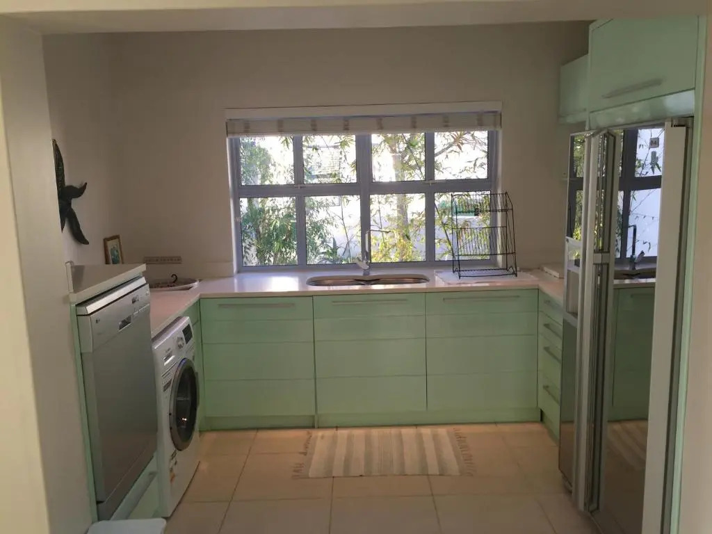 PERFECT 10 - 10 to 14 Sleeper Luxury Holiday Home Breakage Deposit of R2500 per Weekend Lease