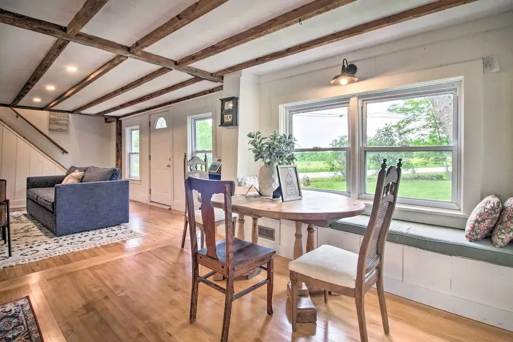 Renovated Farmhouse < 1 Mile to Okemo Mountain!