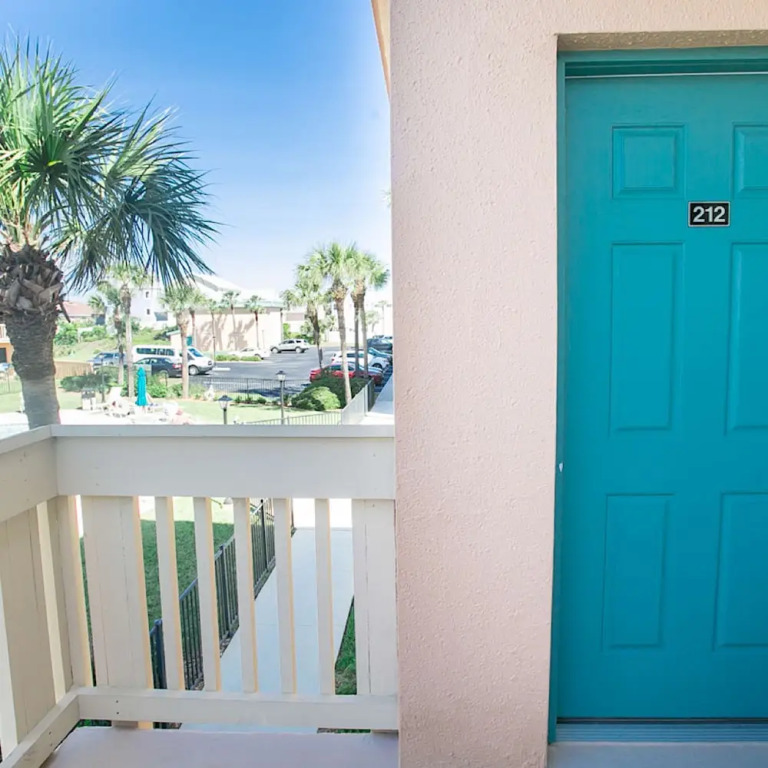 Oceanfront Serenity at Stylish Sea Haven 212