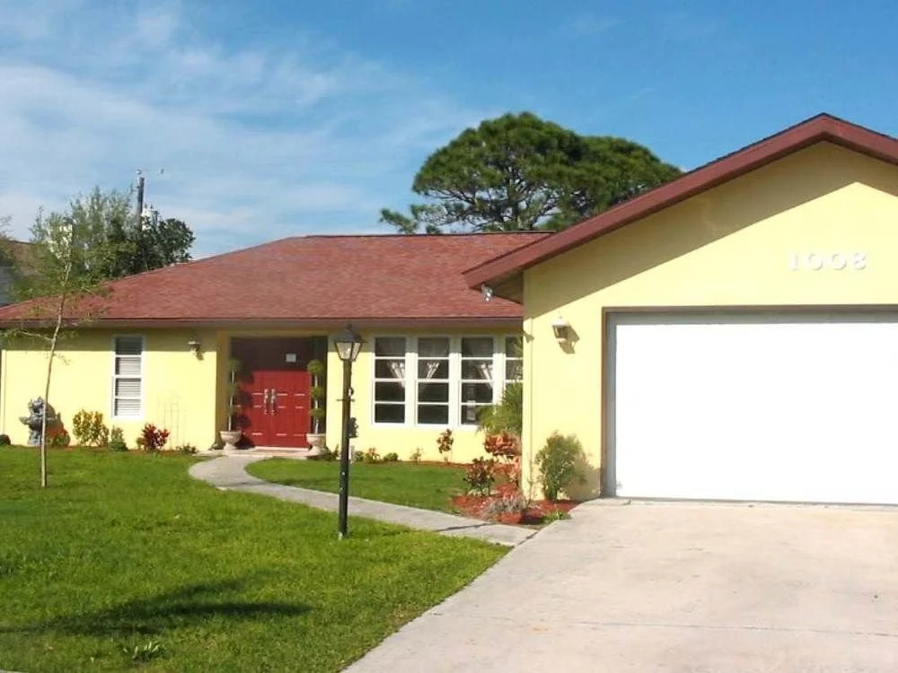 Venice Euclid Home 3 Br Home by RedAwning