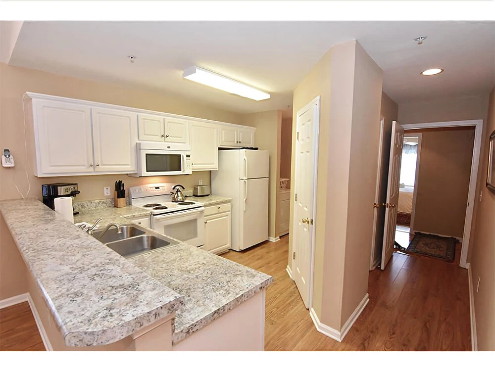 #29H True Blue - 3 Br condo by RedAwning