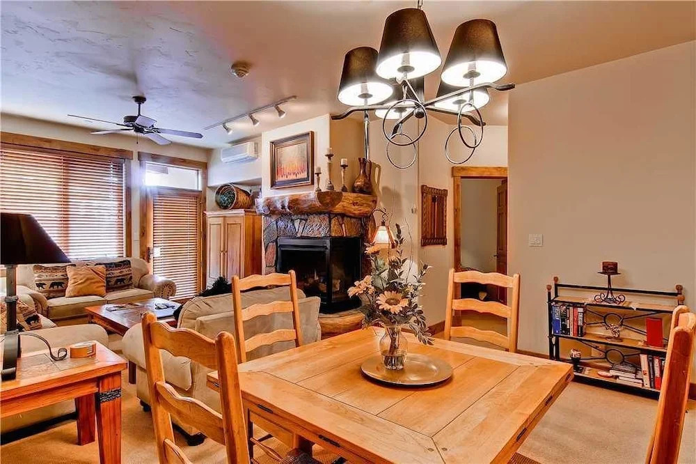 3101 Champagne Lodge, Trappeur's Crossing Apartment 2