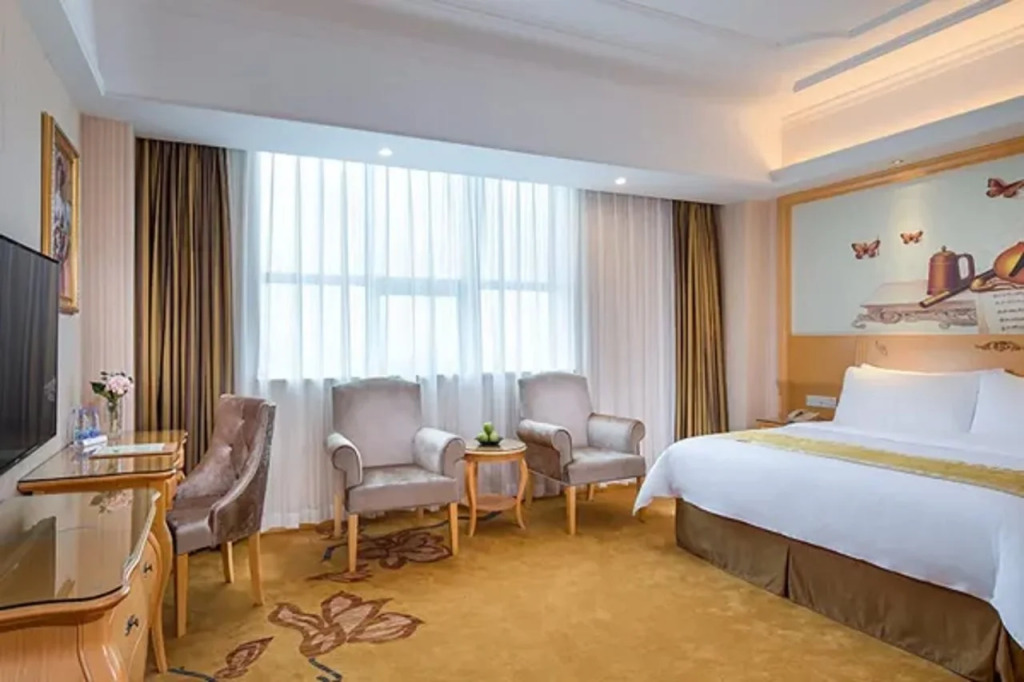 Vienna Hotel Guangdong Gaozhou City East Passenger Depot