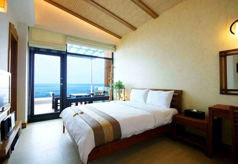 TORO Ocean front B&B