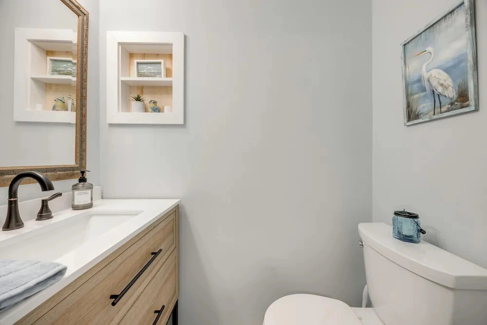 Walk to Eats & Drinks! Stylish Murrells Inlet Stay