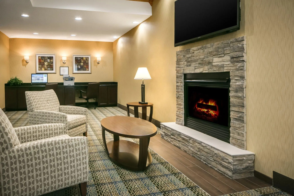 Holiday Inn Express & Suites Clinton by IHG