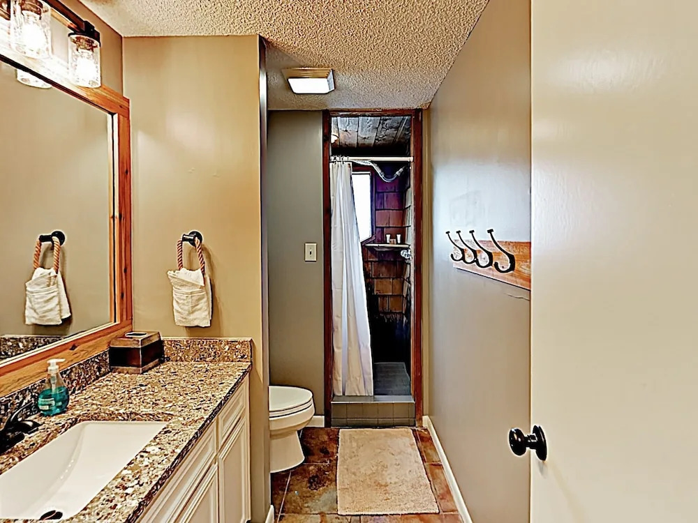 New Listing! Stunning Lakefront W/ Hot Tub & Cove 4 Bedroom Home