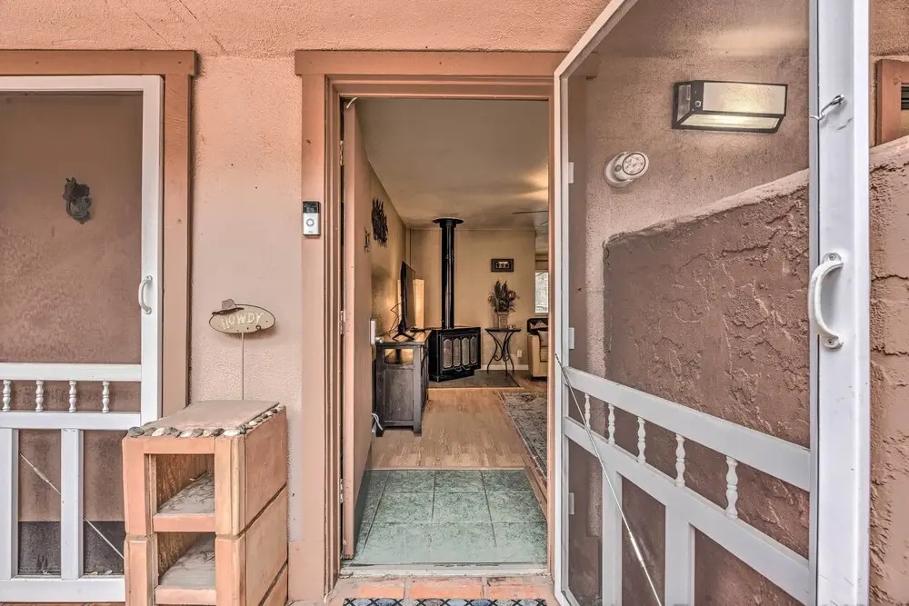 Pet-friendly Condo - 2 Mi to Ruidoso Downs!