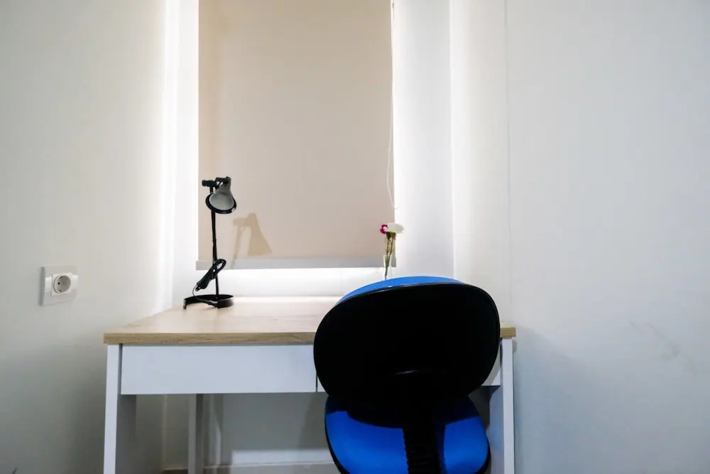 Spacious Studio Apartment at Springwood Residence By Travelio
