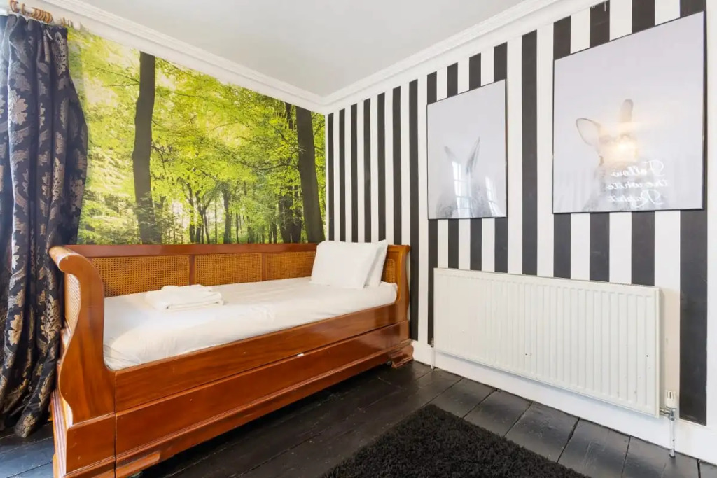 The Wonderland Townhouse - Amazing Alice in Wonderland 8BDR Home