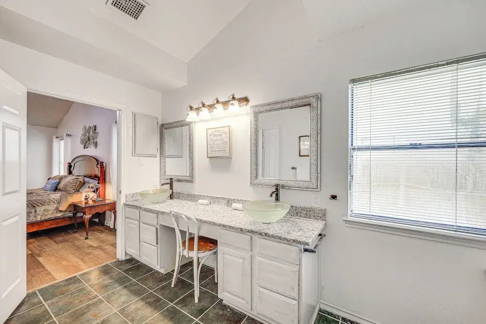 Spacious San Antonio Home: Google Fiber, Game Room