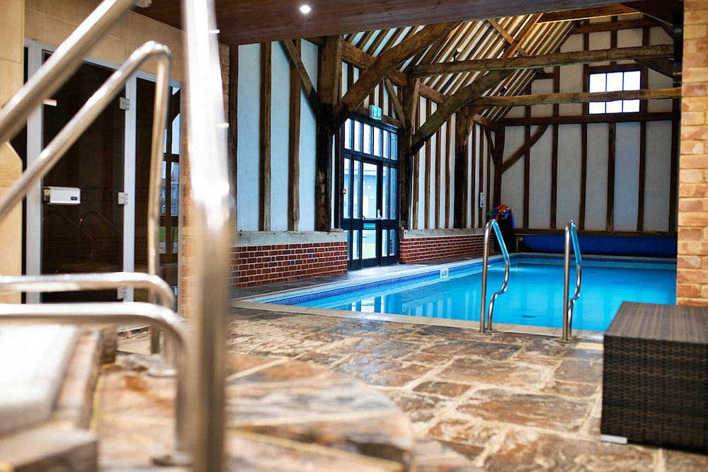 Lodge in Caldecott Hall With Private Hot Tub