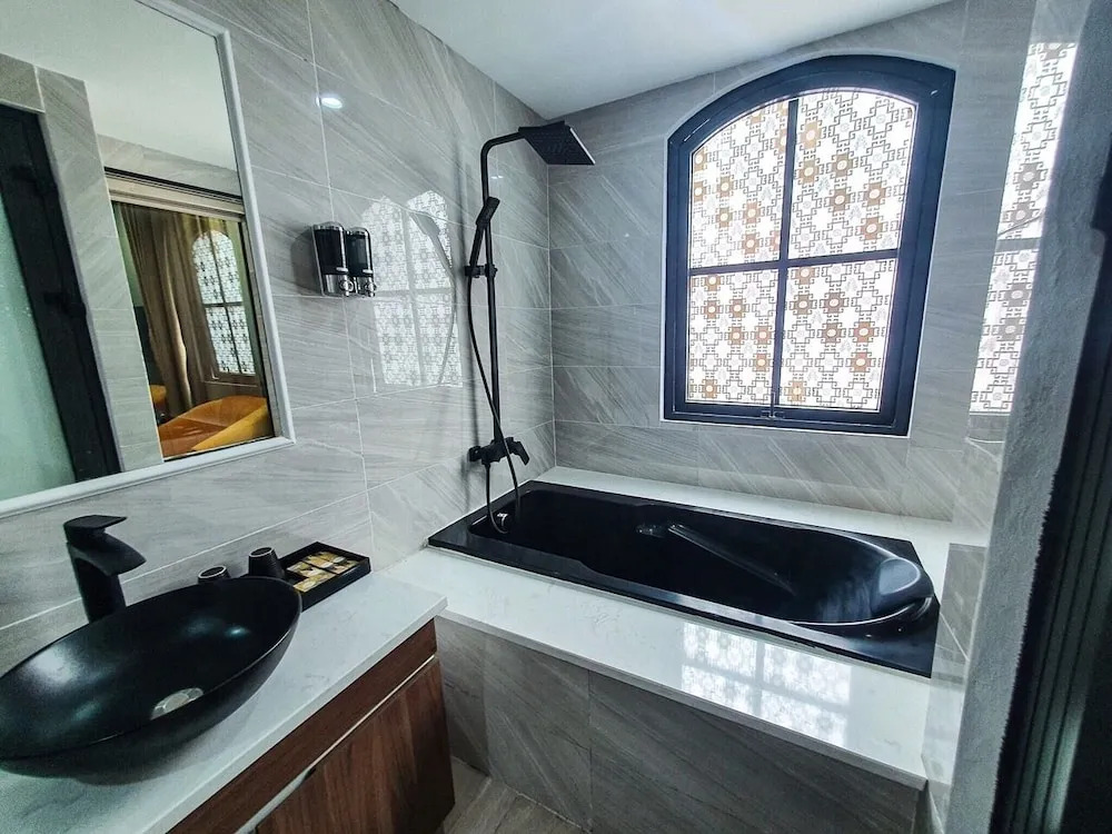 Buu Dien Halong Hotel