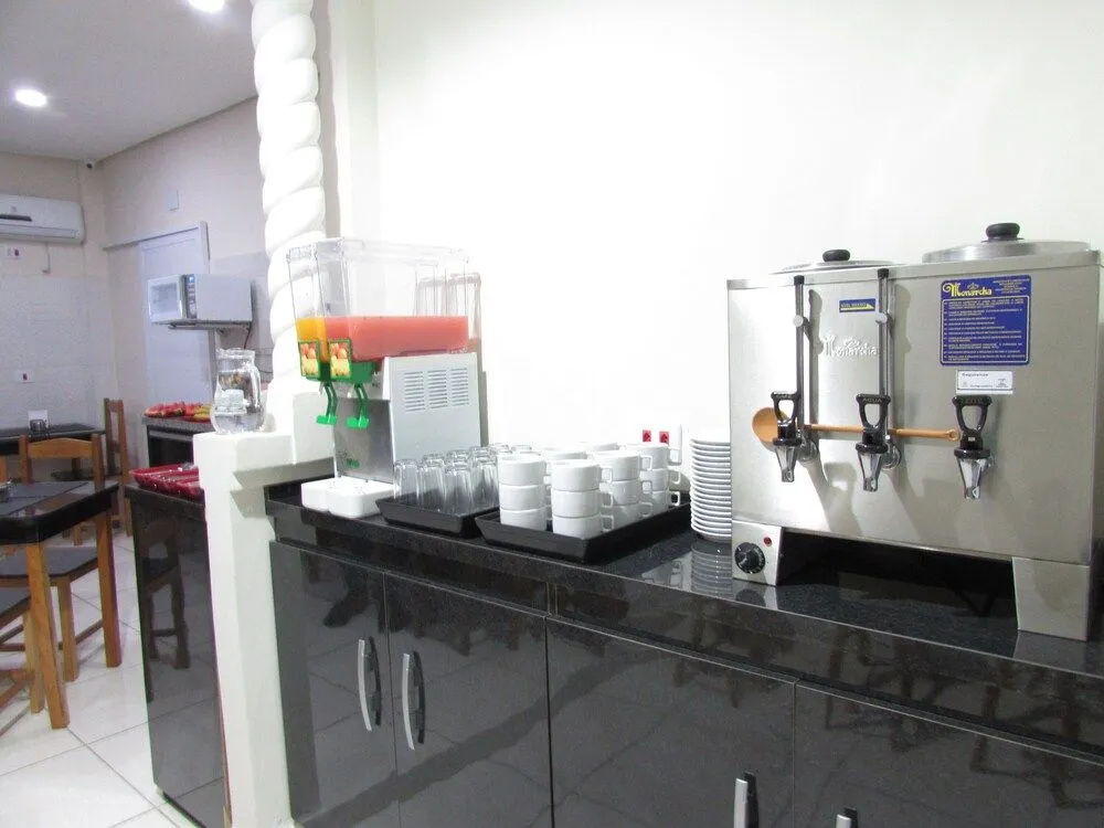 Hotel Minho - Ótima Escolha Próximo à 25 de Março, Brás, Bom Retiro, Metrô e Hospital da Mulher - Café da Manhã Incluso - Estacionamento em Frente