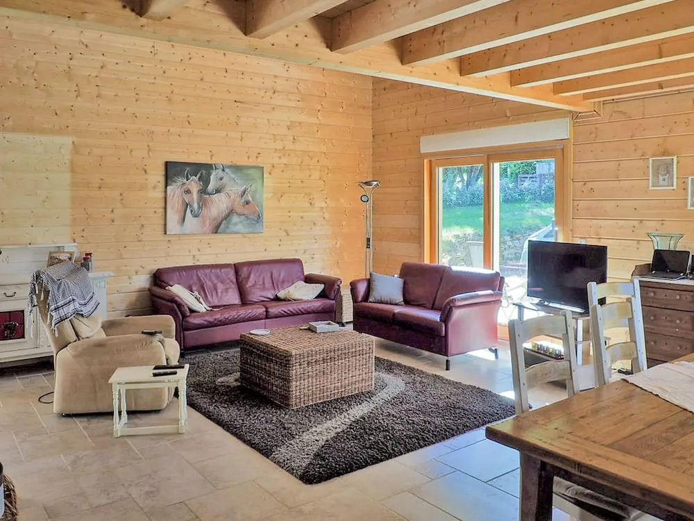 New Wooden House in a Quiet Location, Just a few Minutes From the River Lot