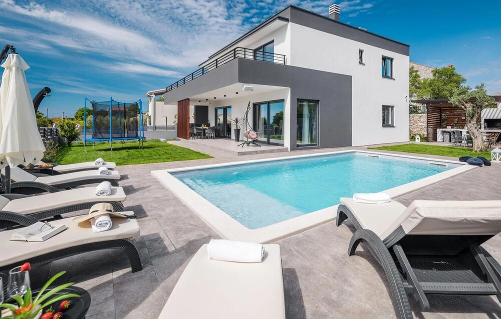 Amazing Home in Krnica With 4 Bedrooms, Wifi and Outdoor Swimming Pool