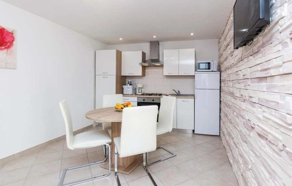 Two-Bedroom Holiday Home In Sukosan