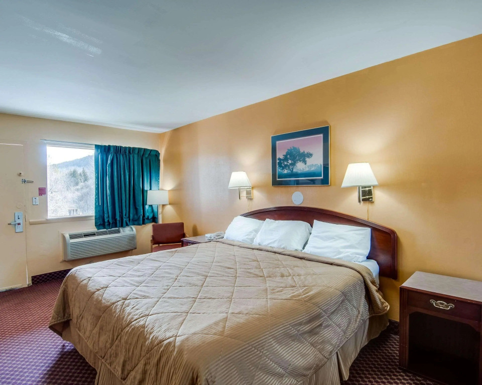 Econo Lodge Near Bluefield College