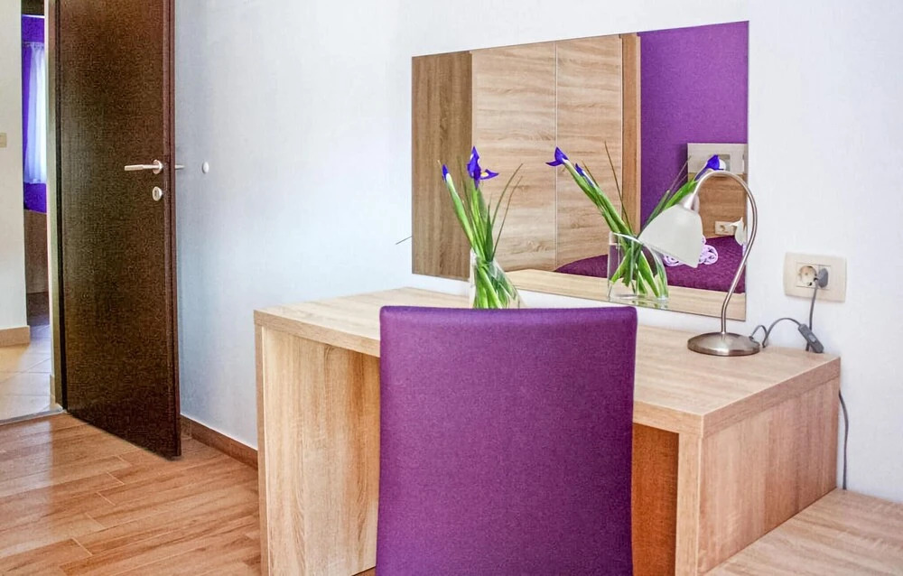 Amazing Apartment in Grebastica with Outdoor Swimming Pool, Hot Tub & 2 Bedrooms