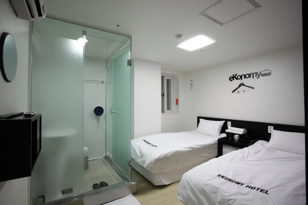 Ekonomy Hotel Myeongdong Premier
