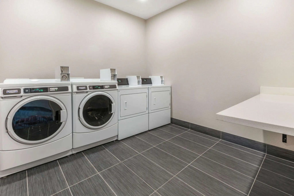 La Quinta Inn & Suites by Wyndham Lewisville