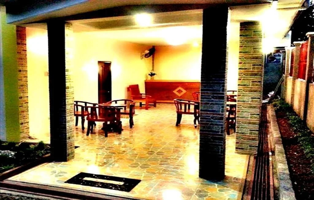 Papa Albert Inn
