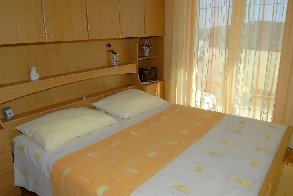 Apartment Ante - with large terrace : A1 Primosten, Riviera Sibenik