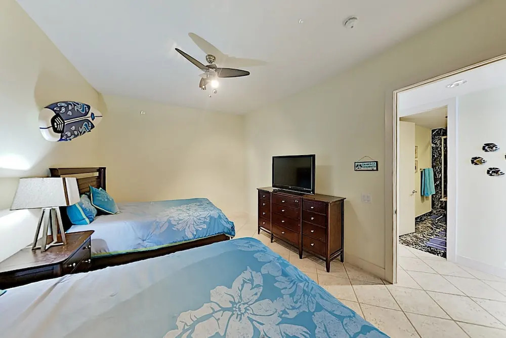Luxury Sapphire With Gulf Views 3 Bedroom Condo