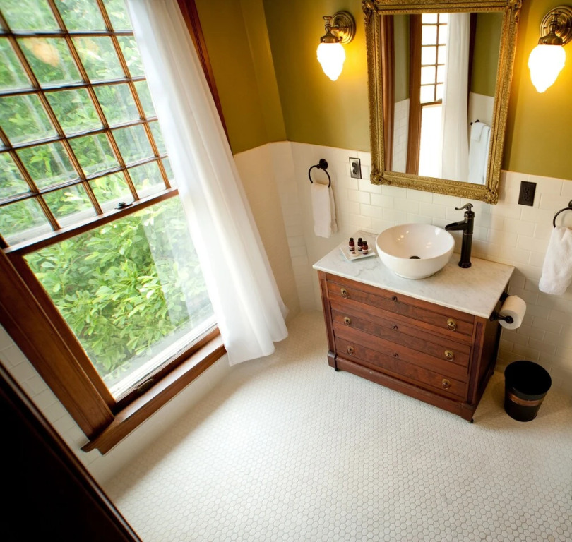 Showers Inn