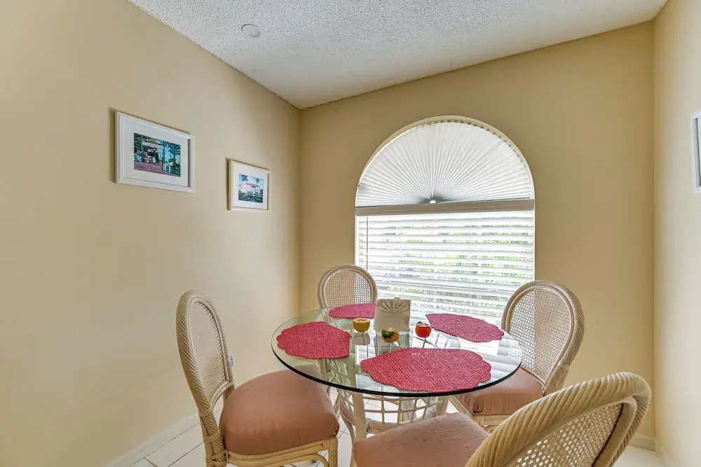 Snowbirds Welcome! Naples Resort Condo Near Golf