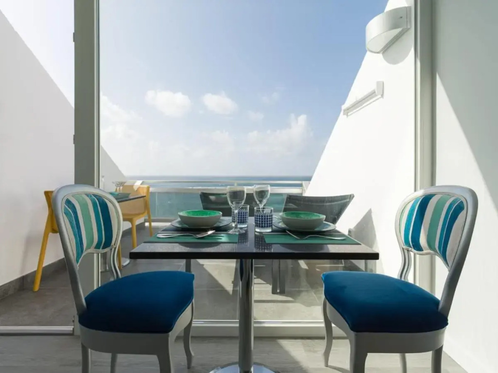 Luxury Suite Over The Beach