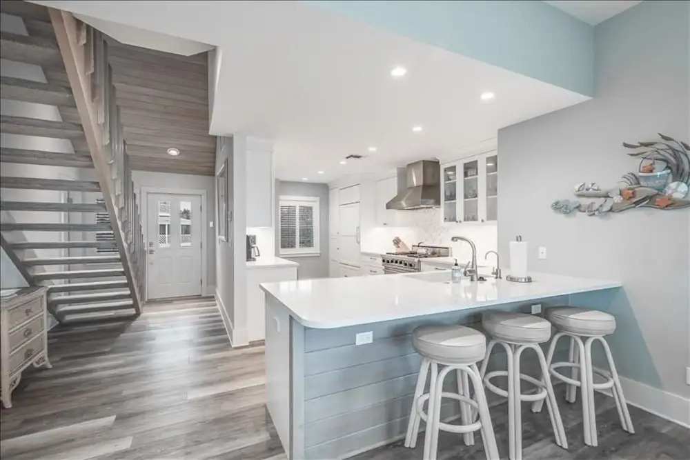 Island 11 - 3 Br home by RedAwning