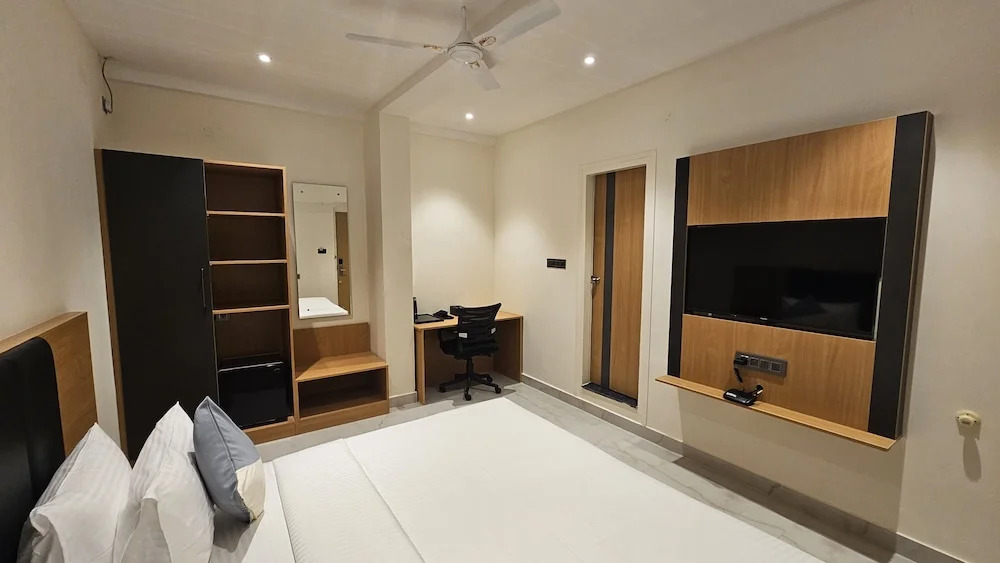 Emerald Urban Comforts