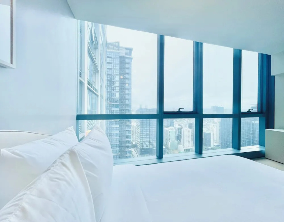 One Uptown Opposite of grandhyatt hotel manila Taguig city