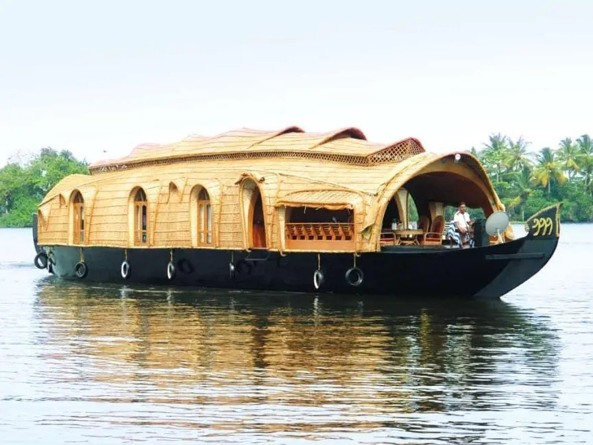 Punnamada Houseboat