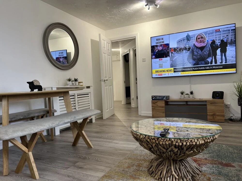 Impeccable 2-bed Apartment in Erith