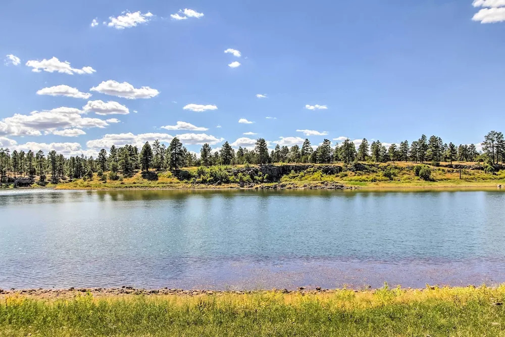3 Mi to Fool Hollow Lake: Romantic Show Low Cabin