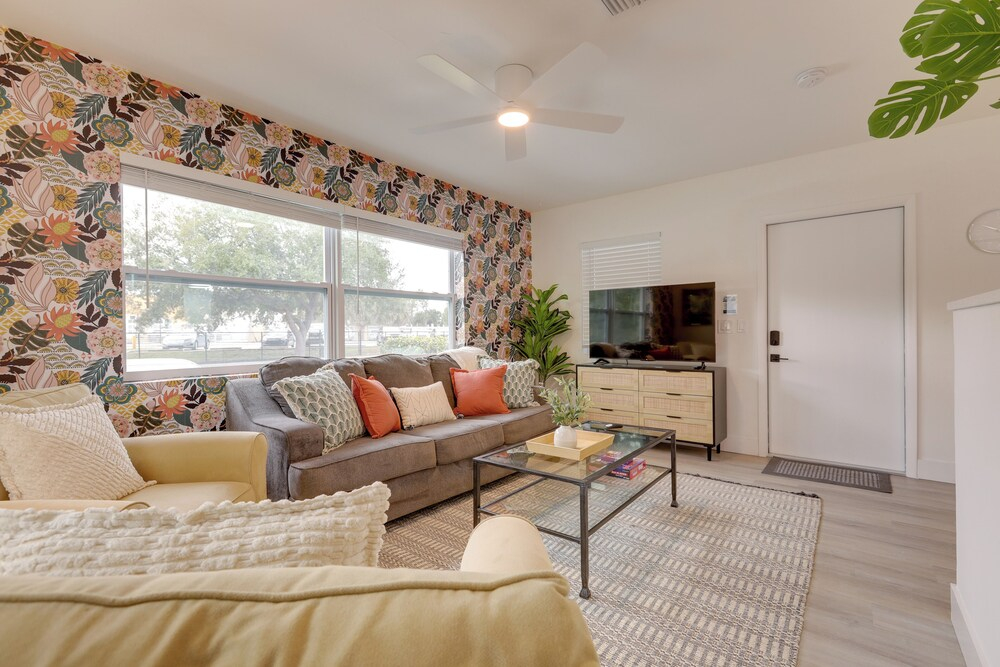 Hot Tub & Courtyard Access! North Palm Beach Home