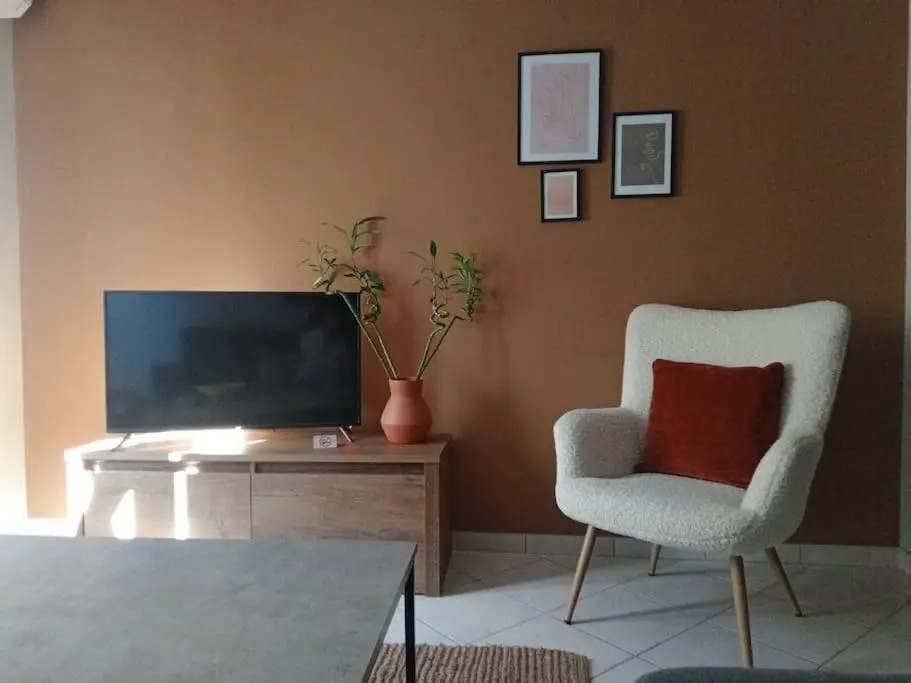 Central Artistic 2-Bedroom Apartment