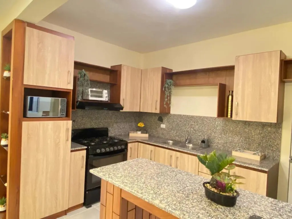 Apartamento Completo en Higüey, 3 habitaciones, 2 baños y 2 parqueos