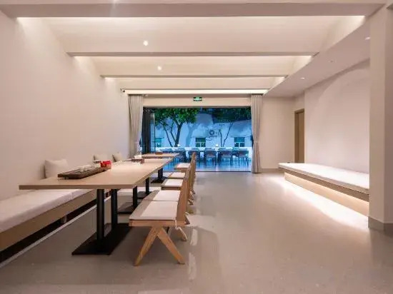 Hometown Lanyue Homestay (Shenzhen Jiaochangwei Seaside Plaza)(故里揽月民宿（深圳较场尾海滨广场店）)
